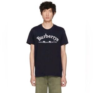 ✨Burberry Navy Logo - T-shirt- London England Front Text Logo T-shirt Size L ⭐️